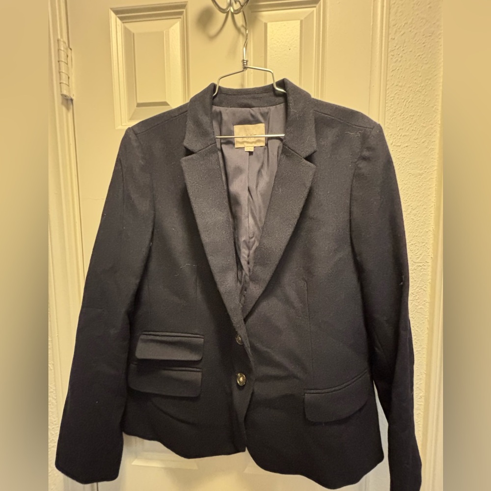 Ann Taylor Loft 3 pocket women blazer with circle patch sleeve
Size 14
